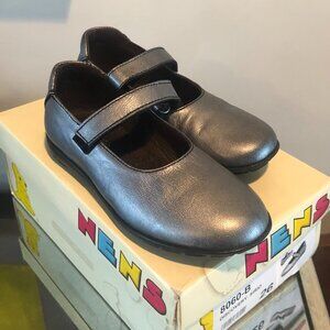 NIB Girl's Sz 26 NENS Mary Jane Dress Shoes US 9.5 Silver Made in Spain
